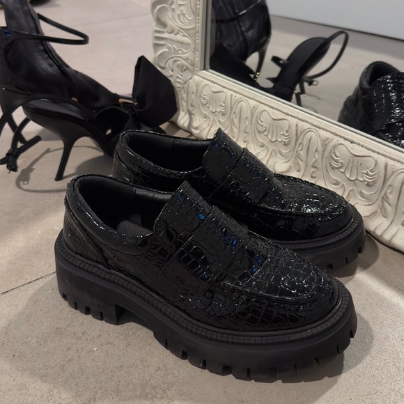 Topshop Lottie chunky loafers in black croc - Picture 9 of 12